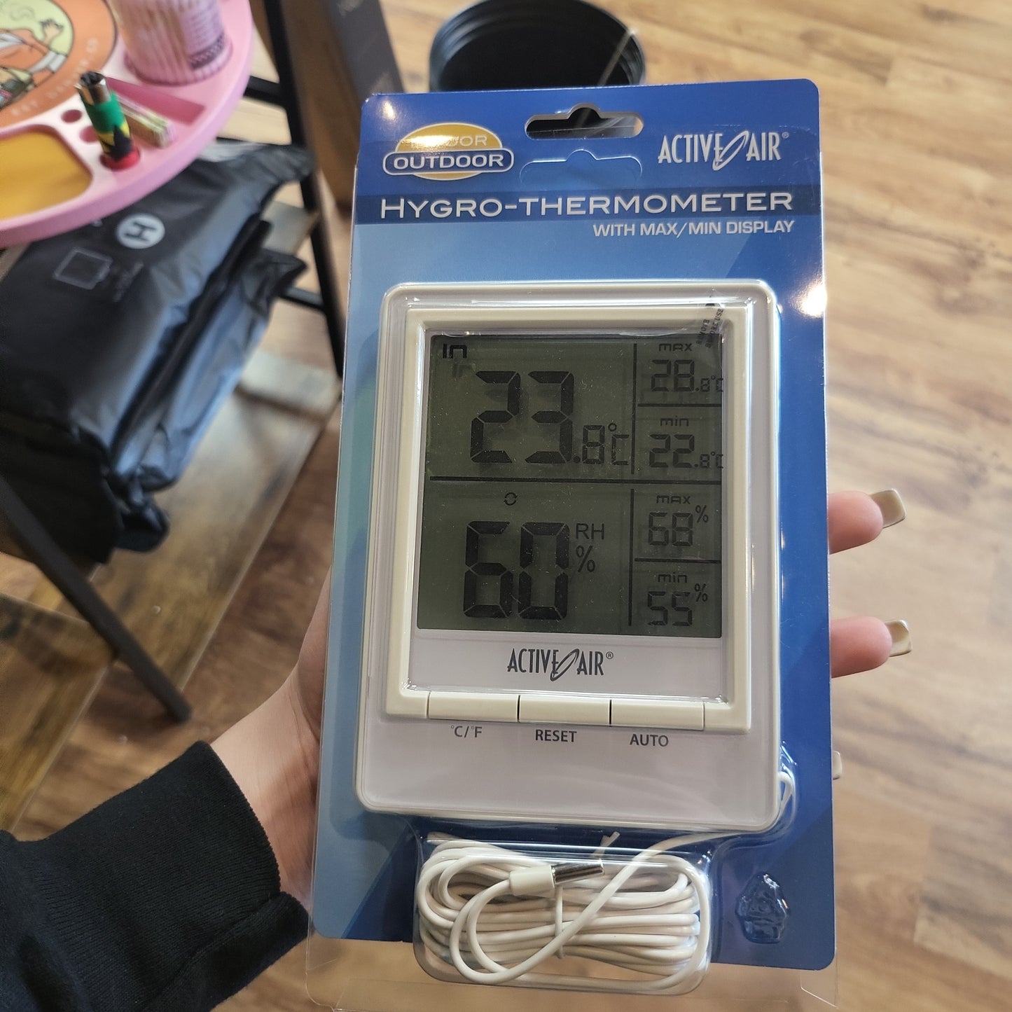 Active air hygro thermometer